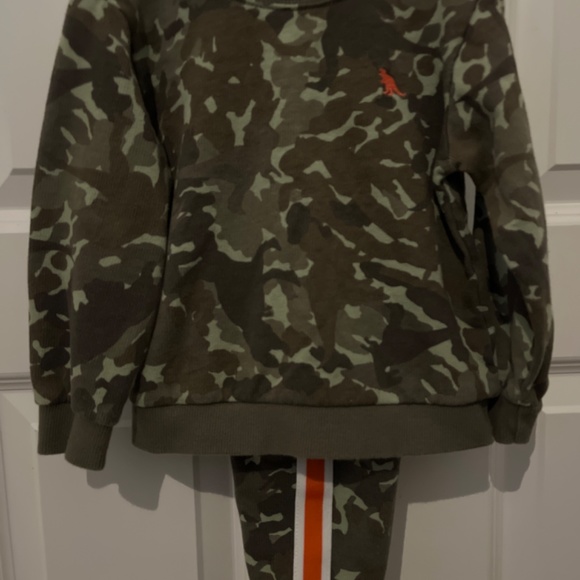 Jogging Suit - Picture 2 of 8